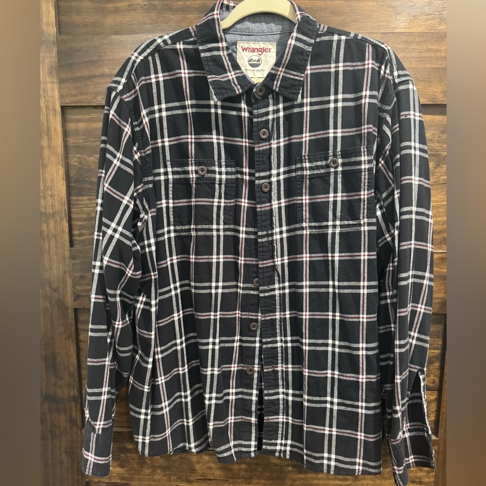Men’sWrangler Black and White Plaid Button Down Shirt XXL